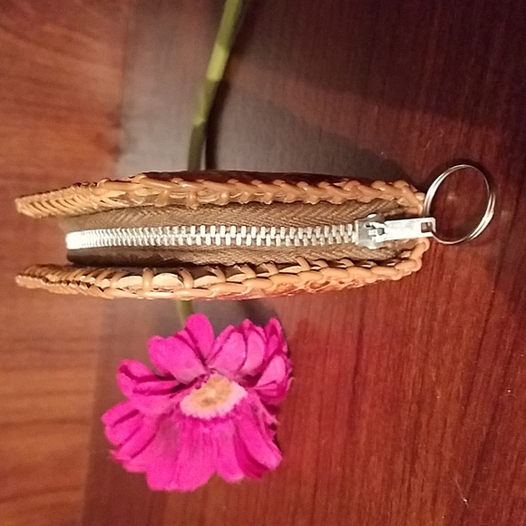 NWOT Mexican crocodile change holder - Picture 2 of 3